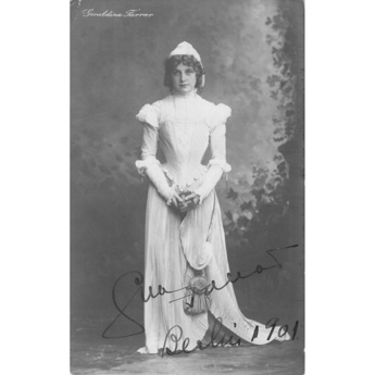 Signed Photo: Geraldine Farrar in “Faust”